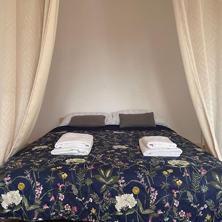 Sentymenty - Apartamenty W Kamienicy Na Mickiewicza Torun Bagian luar foto